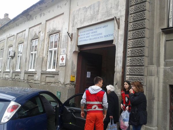 Pomoć nastradalima u katastrofalnim poplavama